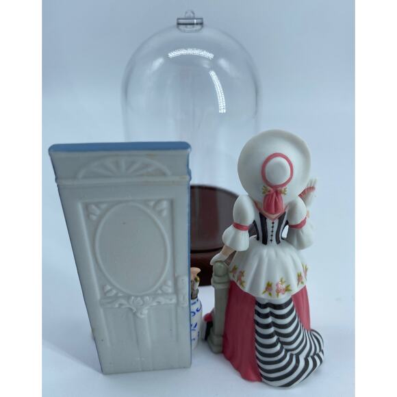 Avon Collectibles Mrs. P.F.E. Albee 1994 Mini's Vintage 4" Figurines & One Case - Picture 6 of 10